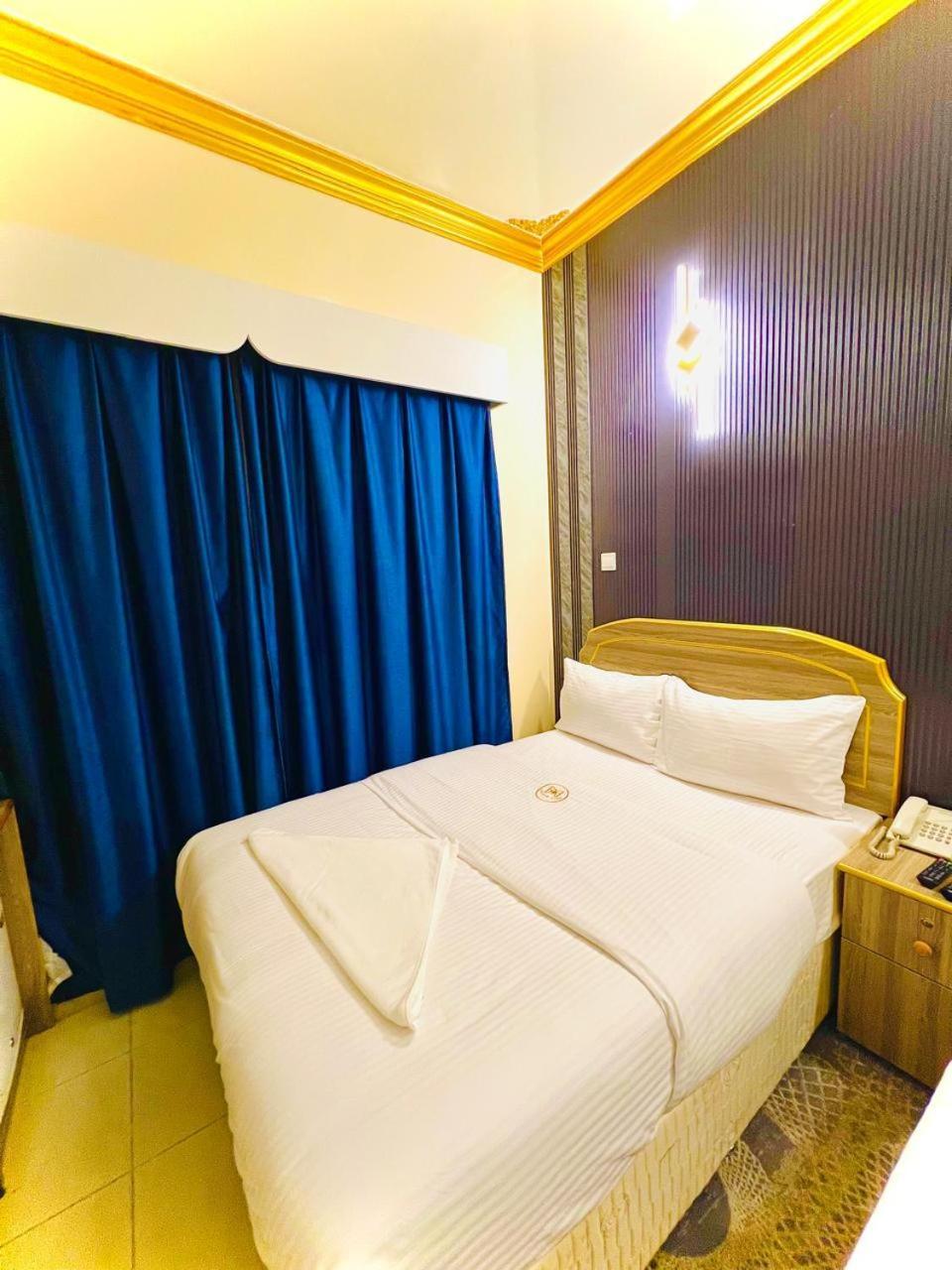Galaxy Star Hotel Dubai Bagian luar foto