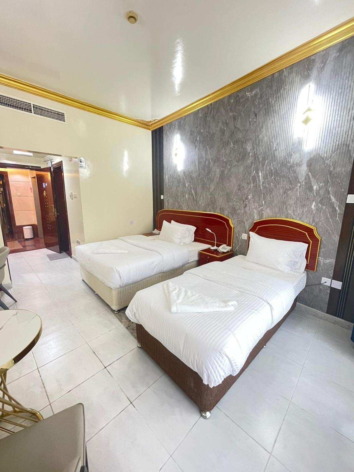 Galaxy Star Hotel Dubai Bagian luar foto